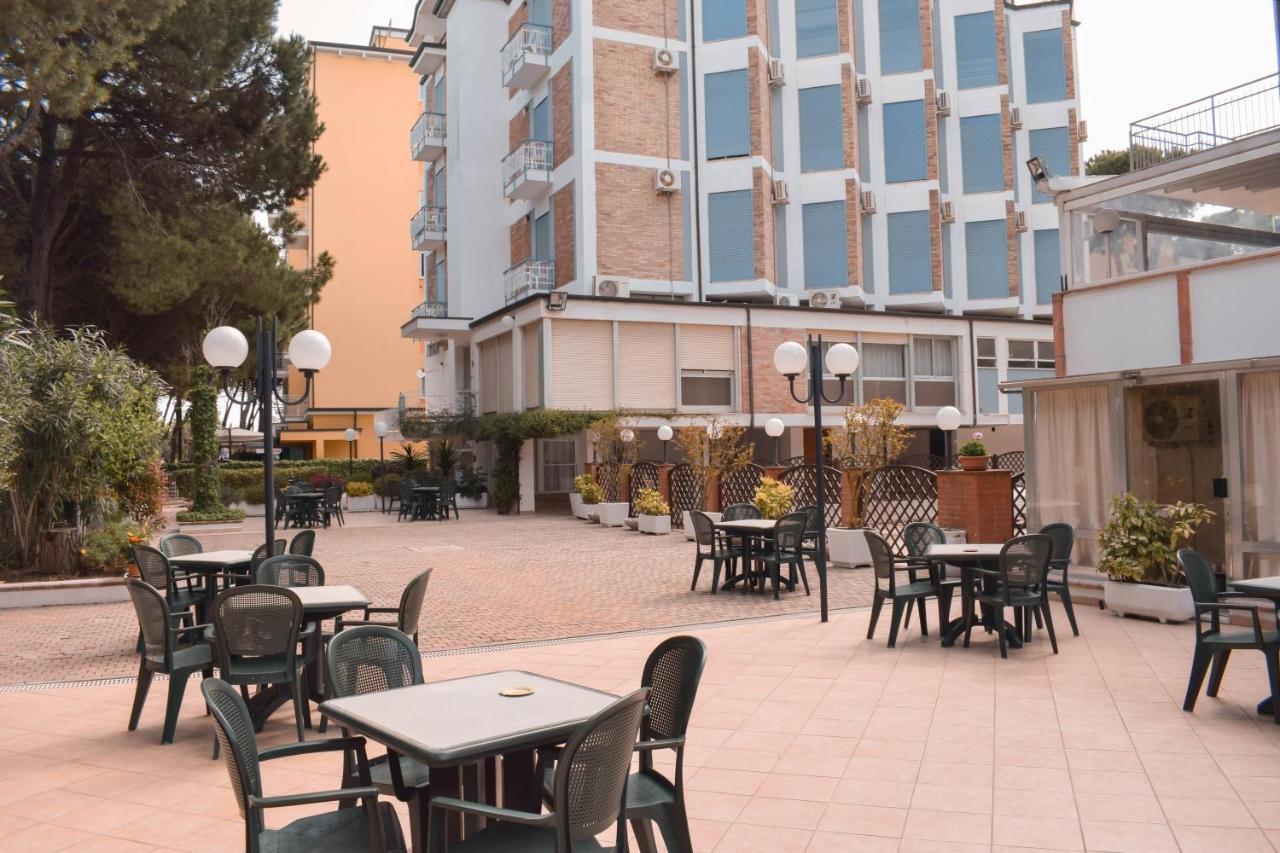 Hotel Zeus Червия Екстериор снимка