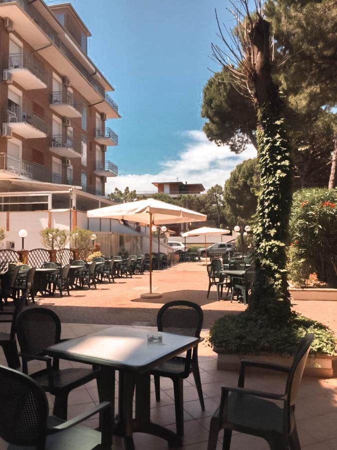 Hotel Zeus Червия Екстериор снимка