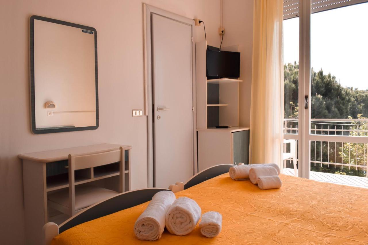 Hotel Zeus Червия Екстериор снимка