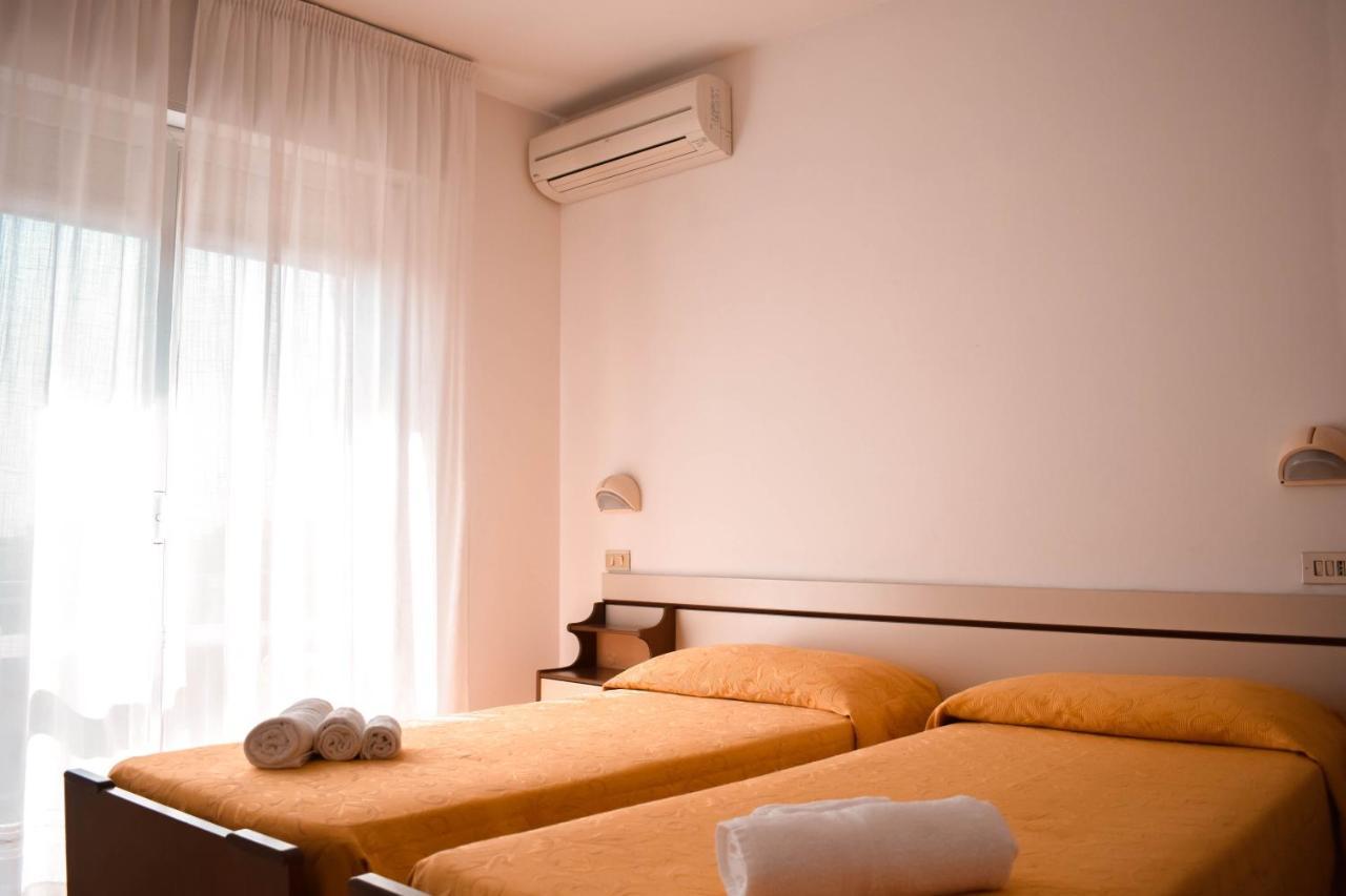 Hotel Zeus Червия Екстериор снимка
