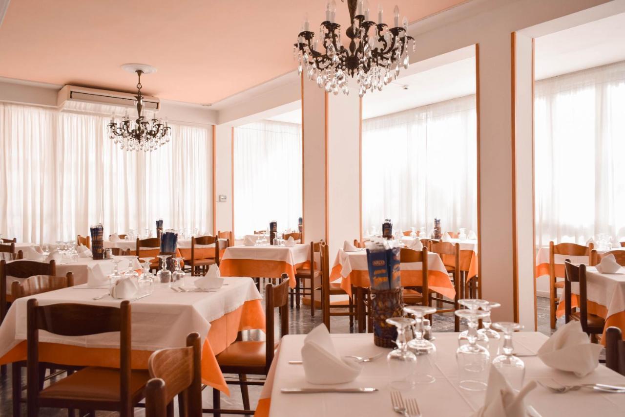 Hotel Zeus Червия Екстериор снимка