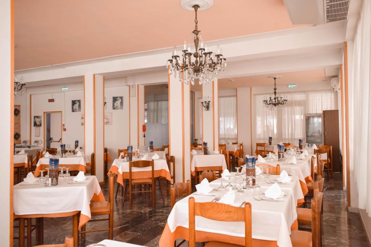 Hotel Zeus Червия Екстериор снимка