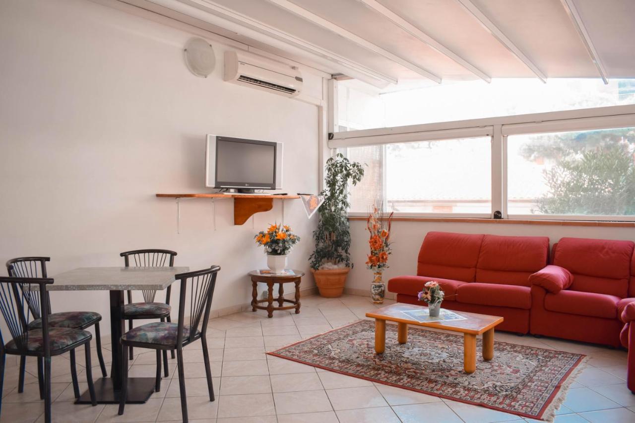 Hotel Zeus Червия Екстериор снимка
